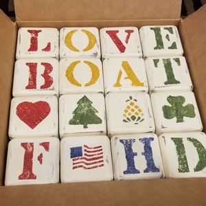 Vintage Wolf Creek Americana Folk Art All Season wooden blocks. 16 New in box